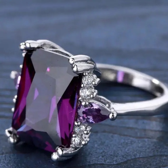 NEW Cocktail Ring - Silver and Amethyst colour crystal stone- Size 7 - Picture 2 of 4